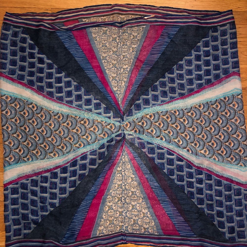 Patterned infinity scarf - Picture 2 of 3